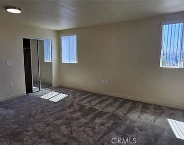 3839 Woodlawn - Photo Thumbnail 14