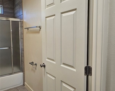 3839 Woodlawn - Photo Thumbnail 8
