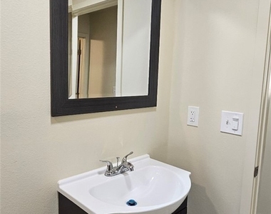 3839 Woodlawn - Photo Thumbnail 4