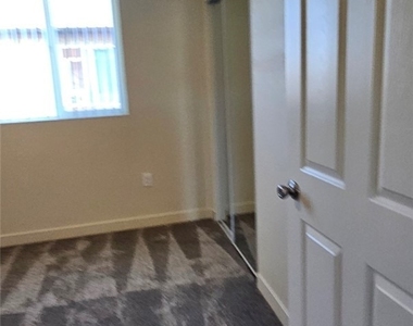 3839 Woodlawn - Photo Thumbnail 12