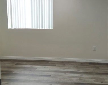 12306 Valley View - Photo Thumbnail 1