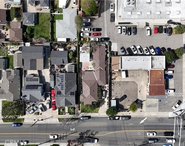 132 S Batavia Street - Photo Thumbnail 2
