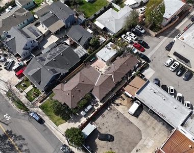 132 S Batavia Street - Photo Thumbnail 1