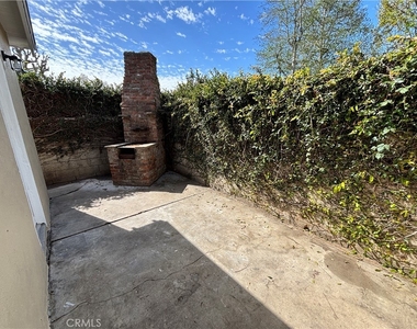 132 S Batavia Street - Photo Thumbnail 12