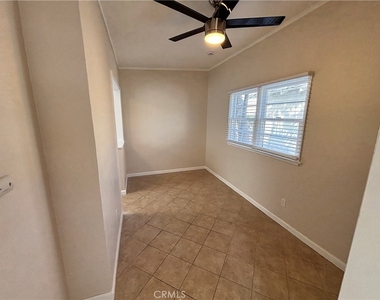 132 S Batavia Street - Photo Thumbnail 8