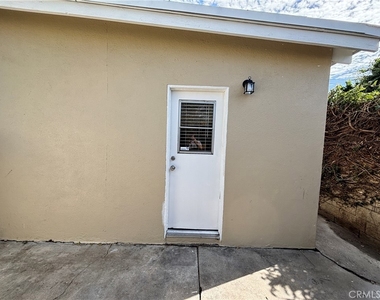 132 S Batavia Street - Photo Thumbnail 10