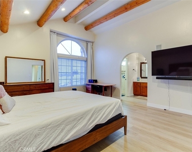 2703 Huntington Lane - Photo Thumbnail 12