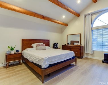 2703 Huntington Lane - Photo Thumbnail 13