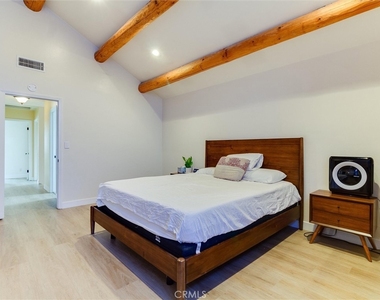 2703 Huntington Lane - Photo Thumbnail 10
