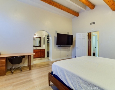 2703 Huntington Lane - Photo Thumbnail 11