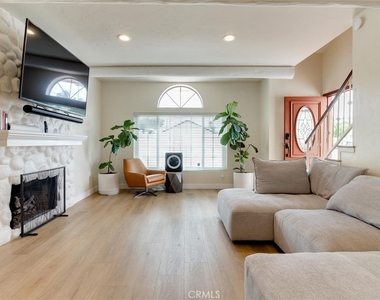 2703 Huntington Lane - Photo Thumbnail 5