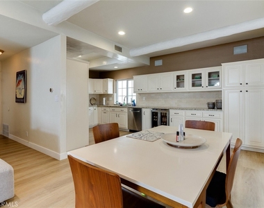 2703 Huntington Lane - Photo Thumbnail 7