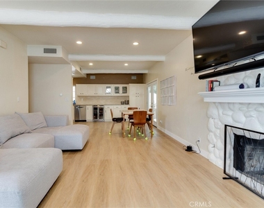 2703 Huntington Lane - Photo Thumbnail 4