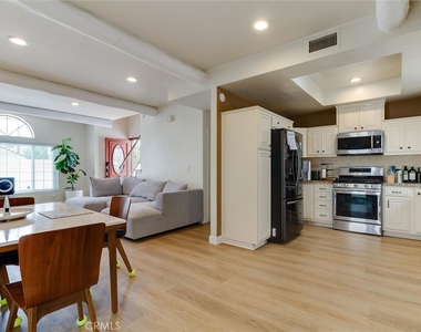 2703 Huntington Lane - Photo Thumbnail 9