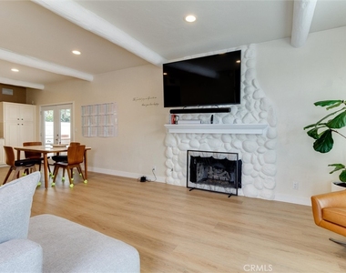 2703 Huntington Lane - Photo Thumbnail 3
