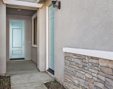 32907 Cambury Pl - Photo Thumbnail 3