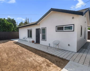 22434 Berdon St - Photo Thumbnail 2