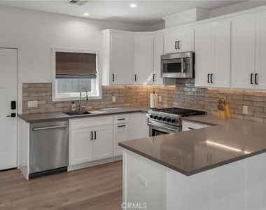 22434 Berdon St - Photo Thumbnail 10