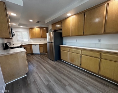 3121 E Genoa - Photo Thumbnail 3