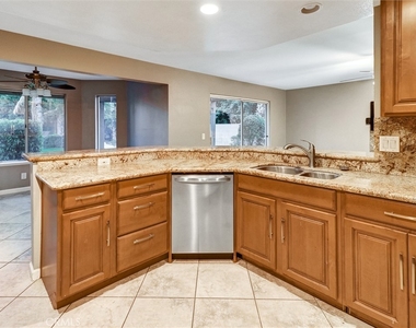76871 Castle Court - Photo Thumbnail 4