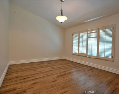 7401 Seabluff Drive - Photo Thumbnail 12