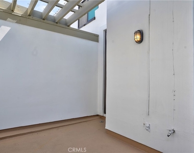 7401 Seabluff Drive - Photo Thumbnail 17
