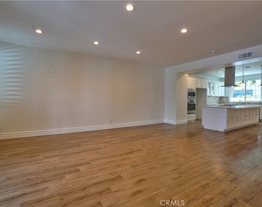 7401 Seabluff Drive - Photo Thumbnail 2