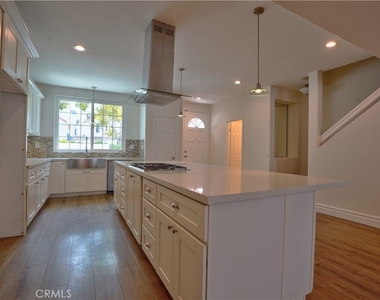 7401 Seabluff Drive - Photo Thumbnail 6