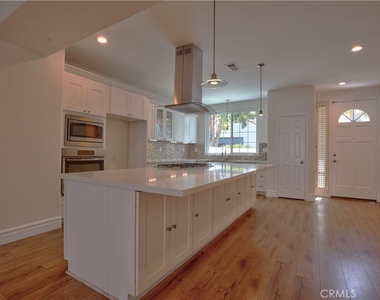7401 Seabluff Drive - Photo Thumbnail 5