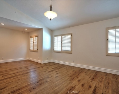 7401 Seabluff Drive - Photo Thumbnail 8