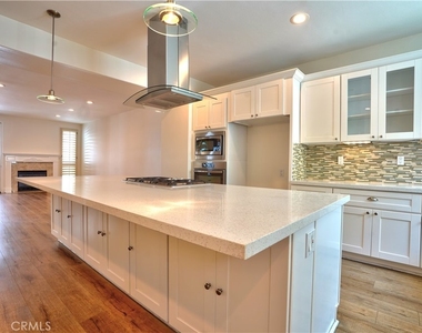 7401 Seabluff Drive - Photo Thumbnail 4