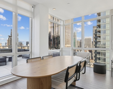 5th Avenue - Photo Thumbnail 18