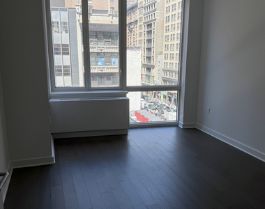 5th Avenue - Photo Thumbnail 8