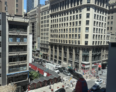 5th Avenue - Photo Thumbnail 2