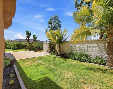 42 Paseo Vista - Photo Thumbnail 23