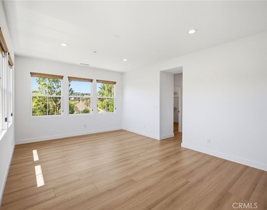 42 Paseo Vista - Photo Thumbnail 12