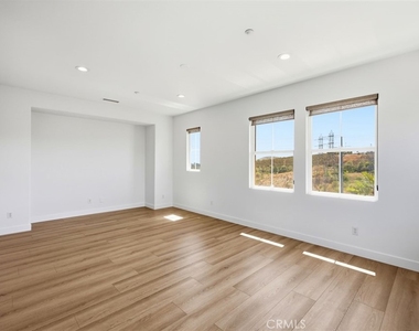 42 Paseo Vista - Photo Thumbnail 19
