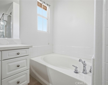 42 Paseo Vista - Photo Thumbnail 17