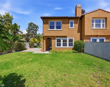 42 Paseo Vista - Photo Thumbnail 22