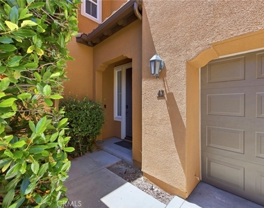 42 Paseo Vista - Photo Thumbnail 1