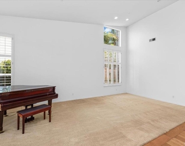 219 Pacific View Lane - Photo Thumbnail 7