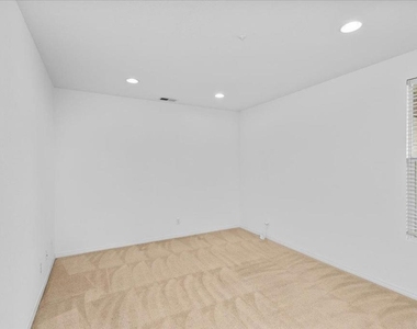 219 Pacific View Lane - Photo Thumbnail 10