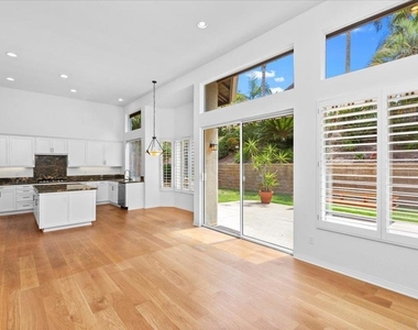 219 Pacific View Lane - Photo Thumbnail 14