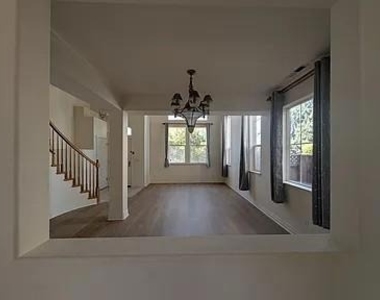 2207 Spanish Court - Photo Thumbnail 2