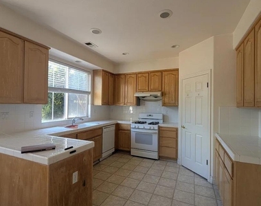 2207 Spanish Court - Photo Thumbnail 5