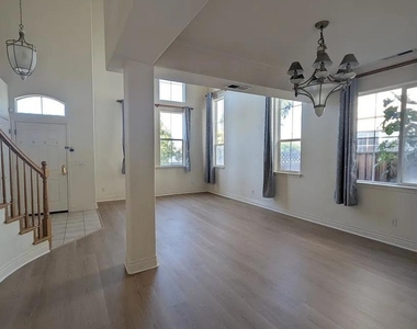 2207 Spanish Court - Photo Thumbnail 3