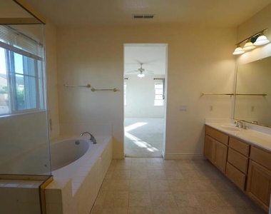 2207 Spanish Court - Photo Thumbnail 7