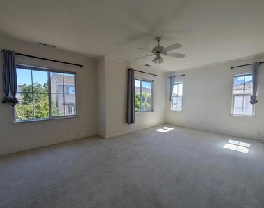 2207 Spanish Court - Photo Thumbnail 6