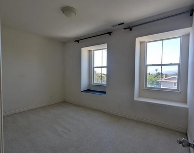 2207 Spanish Court - Photo Thumbnail 11
