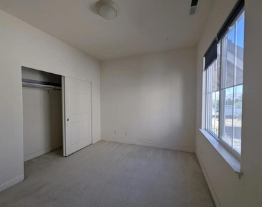 2207 Spanish Court - Photo Thumbnail 10